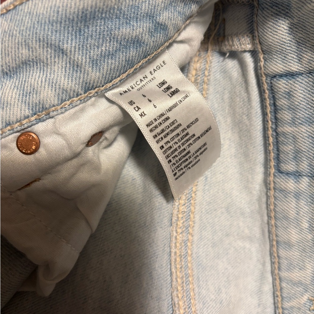 American Eagle Outfitters Light Wash Women’s Straight Jeans - Picture 3 of 3